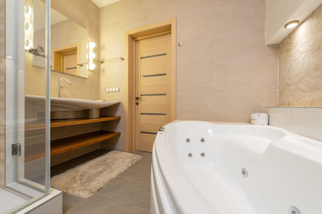 Frameless shower door