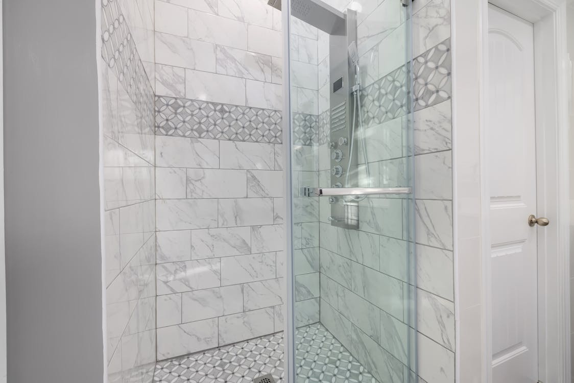 Frameless shower door 