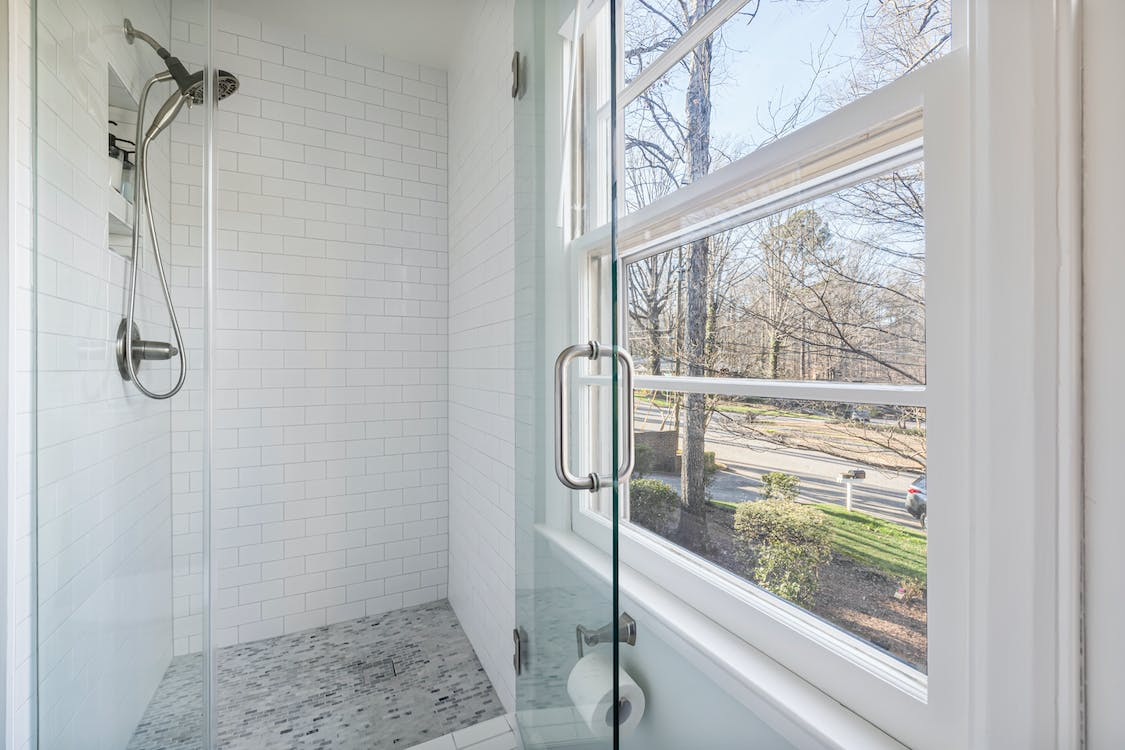 Frameless shower door 