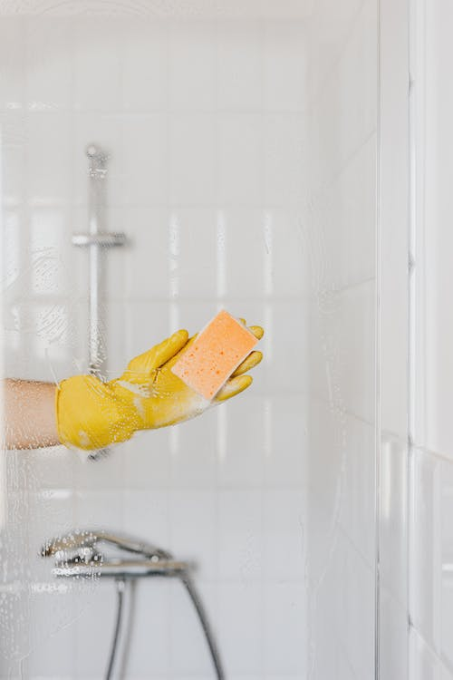 Cleaning a glass shower enclosure 